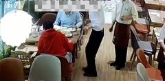 Nhét mảnh thủy tinh vào miệng, cặp vợ chồng ăn vạ, tống tiền 17 nhà hàng