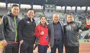 HLV Park Hang Seo động viên, khen ngợi U18 Việt Nam