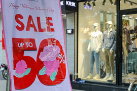 Thời trang, mỹ phẩm đua nhau giảm giá 'sập sàn' chúc mừng ngày 20/10