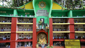 Nghĩa trang chó mèo độc nhất vô nhị tại Hà Nội 