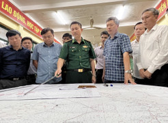 Dùng đèn pha xuyên đêm tìm kiếm 13 thuyền viên mất tích sau vụ 2 tàu cá bị chìm