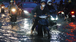 Dự báo thời tiết TP.HCM hôm nay 17/10: Đêm có mưa rào và dông