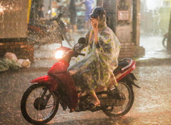 Nguyên nhân mưa lớn dồn dập ở miền Trung, khi nào chấm dứt?