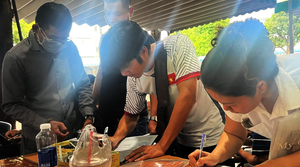 Chen chân đi đổi giấy phép lái xe ở TP.HCM, chờ từ sáng tới chiều mới đến lượt