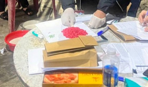 Nguỵ trang 2.000 viên ma tuý dưới đáy hộp sữa đưa qua cửa khẩu