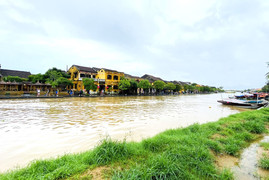 Lũ trên các sông đạt đỉnh, Quảng Nam cảnh báo sạt lở đất ở miền núi