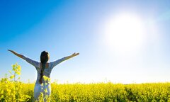 Ánh nắng lúc 7h có làm đen da?