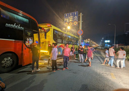 TP.HCM: Thu tiền nhưng không đưa vé, loạt xe khách bị tước phù hiệu