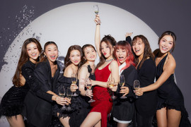 Dàn sao đình đám tụ hội trong loạt ảnh trước ngày cưới của Puka và Gin Tuấn Kiệt