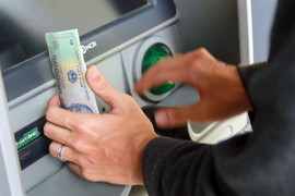 Quên không lấy tiền khi rút ở cây ATM thì phải làm sao?