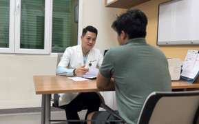 Chồng U80 bỗng dưng đòi 'chuyện ấy'