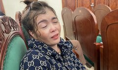 Người thân khóc nghẹn ngóng đợi 80 ngư dân về đất liền