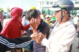 Giây phút đón 80 ngư dân gặp nạn trở về từ Trường Sa