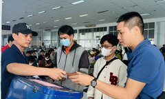 Ga Sài Gòn ngày đầu mở bán vé Tết, người dân mua vé dễ dàng