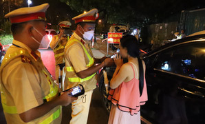 Mải 'nâng chén' chúc mừng ngày 20/10, loạt tài xế vi phạm nồng độ cồn