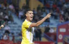 HLV Kim Sang-sik đề xuất nhập tịch 1 ngoại binh cho tuyển Việt Nam