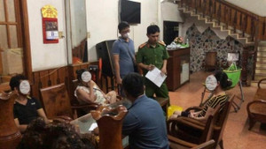 Khởi tố chủ nhà nghỉ chứa mại dâm trên 'phố đèn đỏ' ở Bình Định