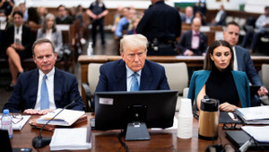 Chê bai thư ký tòa án New York, ông Trump bị phạt 5.000 USD 