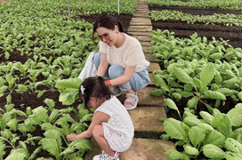 Diễn viên Phanh Lee cùng con trải nghiệm cuộc sống nông thôn