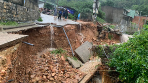 Bình Định: Dân bất an khi nhà nằm cạnh sườn núi có nguy cơ sạt lở