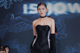 Học trò Hương Giang được mời làm vedette sau The New Mentor