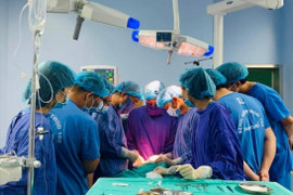 Tiêm oxy già tẩy trắng răng, người phụ nữ hoại tử mi mắt