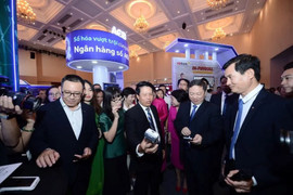 Thúc đẩy dịch vụ công và thanh toán không dùng tiền mặt