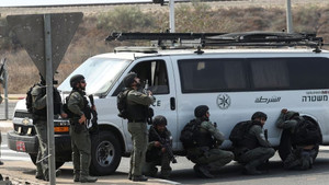 Israel thả tờ rơi ở Gaza, treo thưởng người cung cấp thông tin về con tin