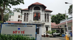 Nhân viên y tế chống dịch COVID-19 ở TP.HCM chưa được trả tiền chế độ