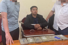 Có tiền án, người đàn ông lại tiếp tục 'ôm' 7 bánh heroin đi bán