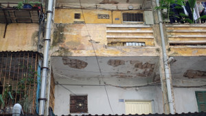 Cảnh sống khổ cực khó tin trong khu tập thể 'đất vàng' giữa lòng Hà Nội