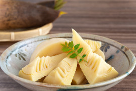 Tại sao luộc măng phải mở vung?