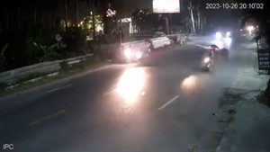 Thanh niên bị thương nặng vì chạy xe tốc độ cao, va chạm đâm thẳng vào gốc cây