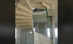 Cầu thang quái dị thế này chắc chỉ dành cho người nhện?