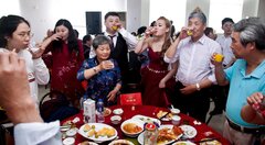 Chồng bận kinh doanh, vợ lừa cưới 3 đàn ông khác, 'kiếm' 2,2 tỷ đồng