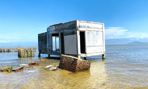 Triều cường công phá bờ biển suốt 1 thập kỷ, 'nuốt chửng' nhà cửa ở Quảng Nam