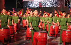 Màn trống hội lớn nhất Việt Nam tại Lễ kỷ niệm 60 năm thành lập tỉnh Quảng Ninh