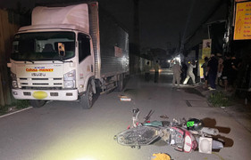 Điều tra vụ xe máy tông vào đuôi xe tải khiến 1 người tử vong ở Bình Dương