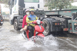 Dự báo thời tiết TP.HCM hôm nay 30/10: Mưa rào rải rác