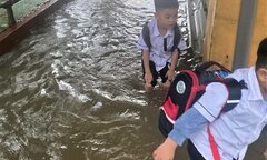 Sập tường trường học ở Hà Tĩnh do mưa lớn, 1 nữ sinh bị thương