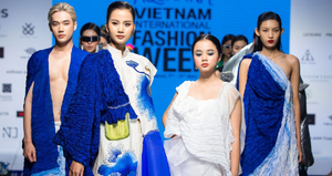 Mẫu nhí Maika Ngọc Khánh sải bước kiêu sa cùng Á hậu Hương Ly