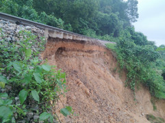 Sạt lở đường sắt Bắc – Nam, nhiều đoàn tàu bị ách tắc