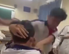 Nam sinh ở TP.HCM đánh bạn trong lớp: Phê bình hiệu trưởng trường THCS Đống Đa 