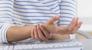 Các cách giảm đau tay khi gõ bàn phím