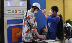 Giá xăng tăng cao nhất hơn 400 đồng/lít, giá dầu đồng loạt giảm
