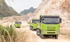 Xe ben JH6 vận hành mạnh mẽ trên công trường