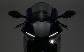 Tại sao đèn xe máy phân khối lớn chỉ sáng một bên?