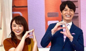 Cặp nam nữ MC bị dừng lên sóng vì lộ video say xỉn, nằm ôm nhau trên đường