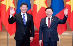Chủ tịch Quốc hội Vương Đình Huệ hội kiến Tổng thống Mông Cổ