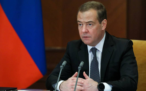Ông Medvedev cảnh báo Ba Lan có nguy cơ đối đầu trực tiếp với Nga, Belarus